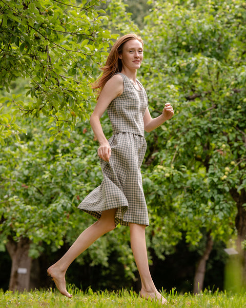 In this picture the model is running in old garden. She is visible full-height, as well as the full skirt length. The skirt is knee-length, matched with a same pattern blouse.