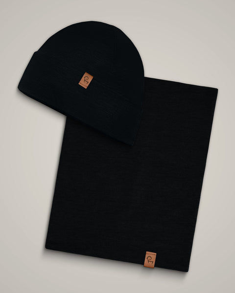 Packshot of merino gaiter and beanie set