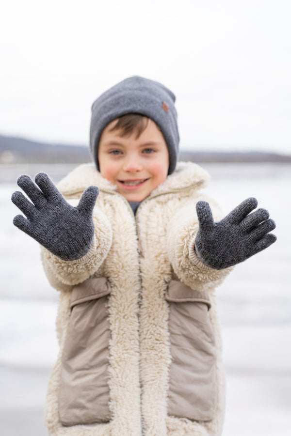 Kids' Gloves Knitted Merino & Cashmere in dark gray color.