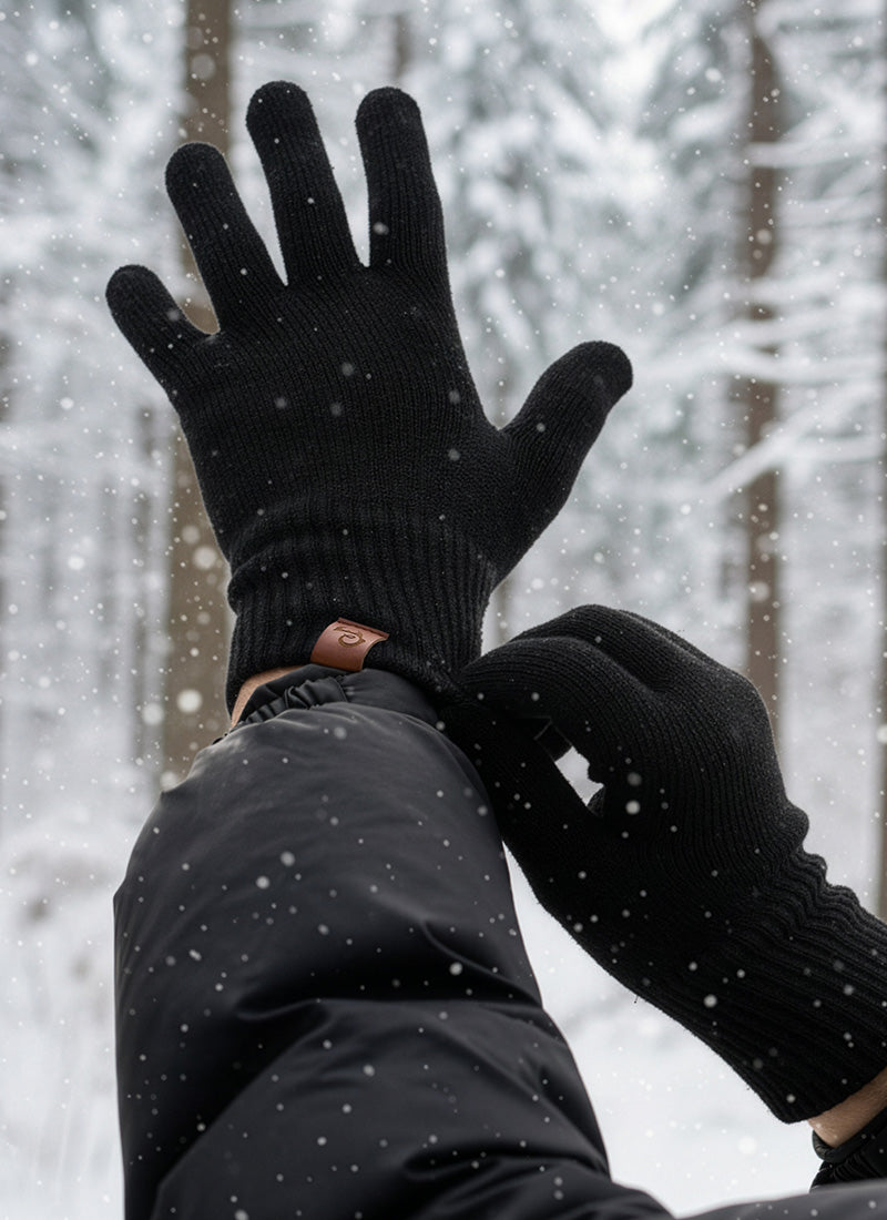Knit Merino glove in black