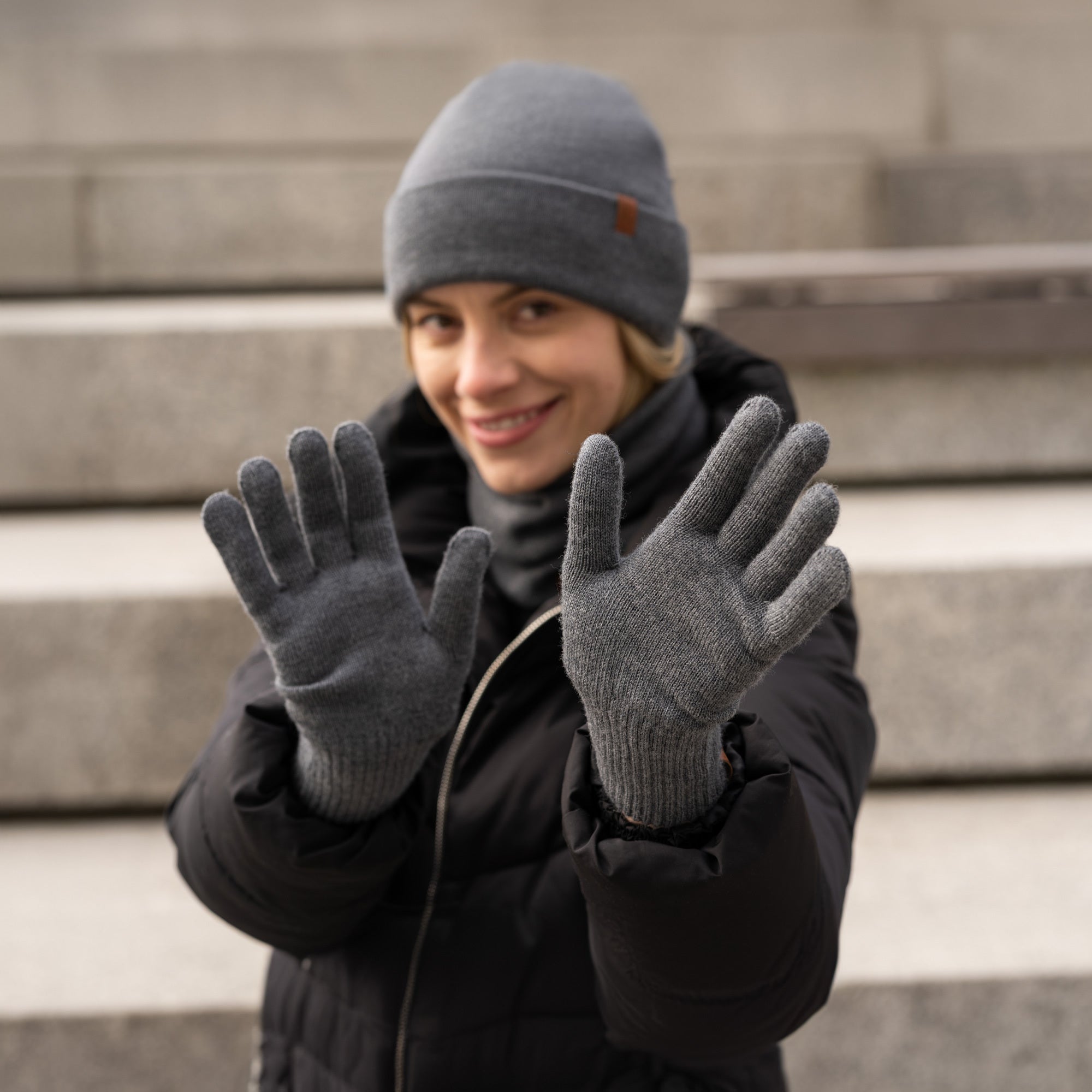 100% Merino Wool Knit Gloves for Women in the Color Dark Gray