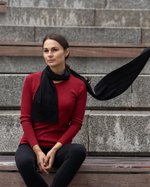 Women&#39;s Scarf Black Merino